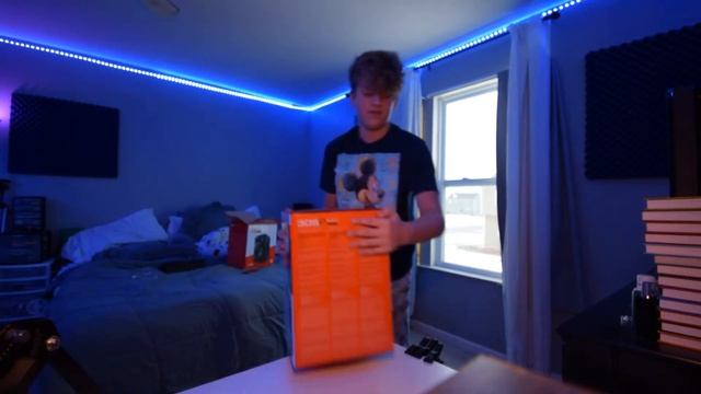 UNBOXING my new JBL 305P MONITORS!!! смотреть онлайн