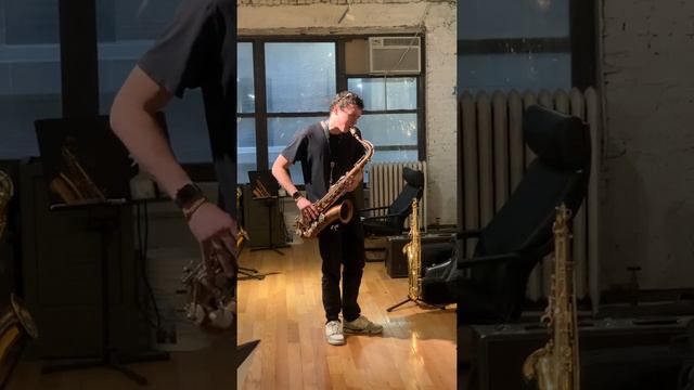 Incredible Sax Solo! Chris Bittner Shredding it up on our PINO I Tenor in our NYC Sax Shop смотреть онлайн