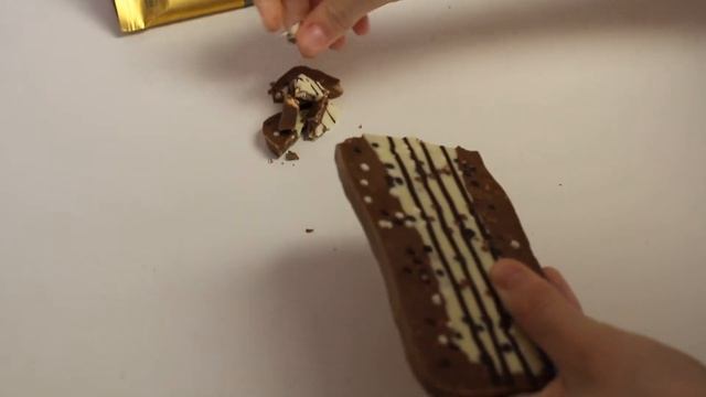 АСМР ломаю шоколадку руками