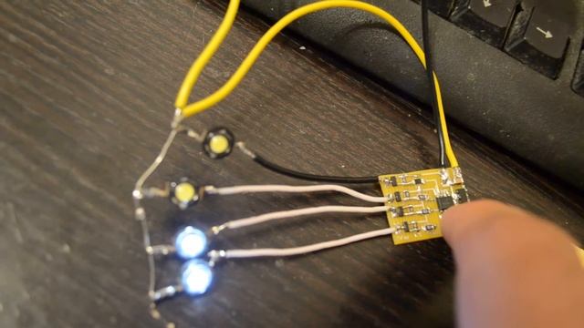 Бегущий поворотник на Attiny13 с регулировкой длительности