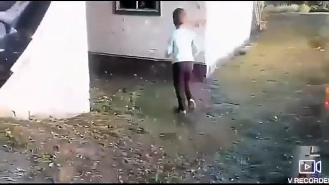 А ,ну—ка,бабушка........поймай.....(Внуку 5 лет).... смотреть онлайн