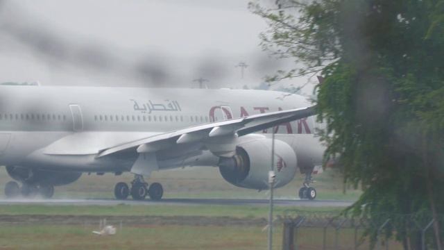 PLANESPOTTING MILANO MALPENSA AIRPORT | LANDINGS AND TAKEOFFS | 4K | LIMC смотреть онлайн