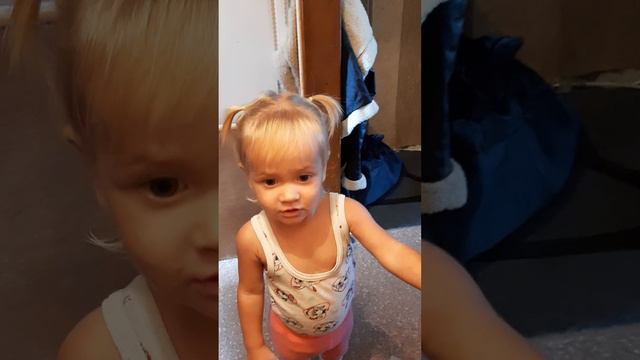 Два хвостика. Смешной ребенок\Прикол\Ребенок смешно показывает животных #baby #fannyvideo #funny смотреть онлайн