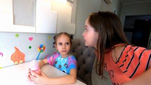 Аринка хочет быть маленькой