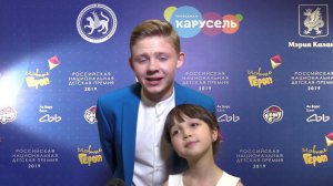Саша Новиков, Николь Плиева  —  Ведущие премии «Главные герои-2019»