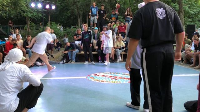 ALUSTONE. Street dance. Алушта. Крым. Брейк-данс. смотреть онлайн