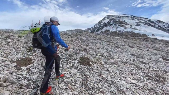 An Easy Scramble up Mount Soderholm in the Blue Range of the Canadian Rockies смотреть онлайн