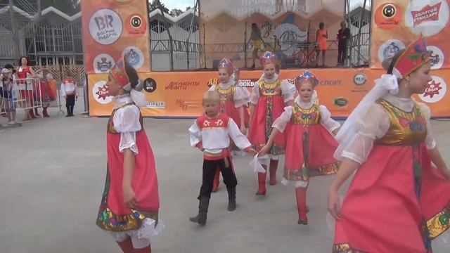 Коллектив Русь(Парк Сокольники,День мороженого 2013) смотреть онлайн