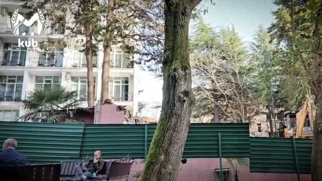 В Сочи незаконно снесли 100-летний памятник архитектуры смотреть онлайн