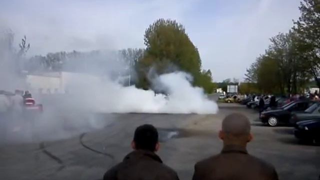 BMW e30 4.4 sound donuts drift and burnout (4) смотреть онлайн