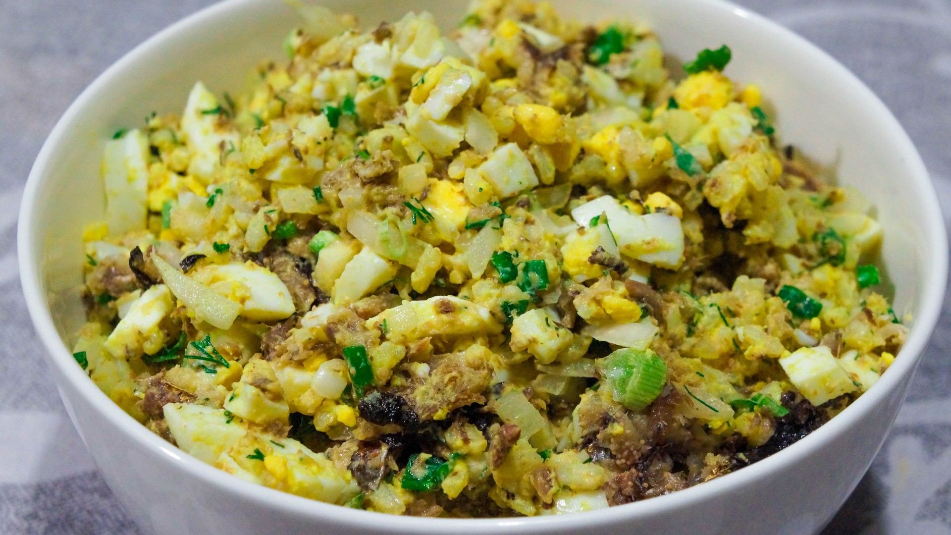 Салат из шпротов. Гости сказали, что после этого рецепта, придут снова. смотреть онлайн