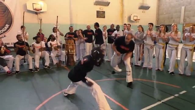 Cours capoeira Prof Camaleao www.capoeira-sport.fr смотреть онлайн
