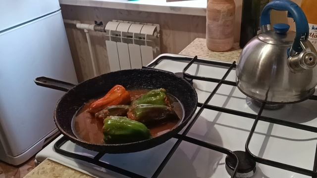 влог Готовлю перцы с необычной начинкой, никогда так не готовила будет интересно попробовать. смотреть онлайн