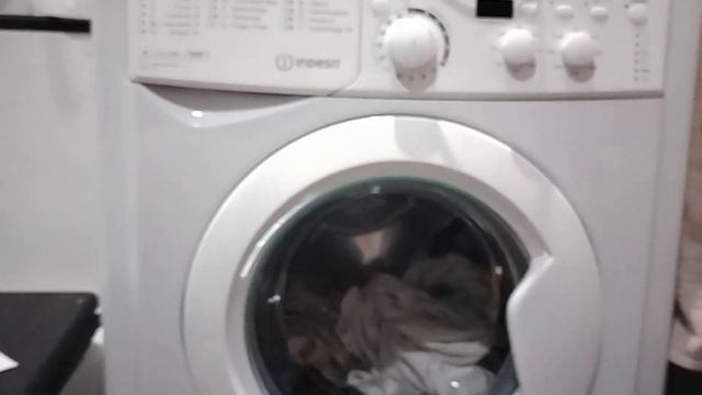 Стирка на стиральной машине INDESIT MSD 615. Купальники, шапочки для бассейна и т.д. смотреть онлайн