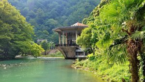 Новый Афон Абхазия. ЗАБРОШЕННАЯ станция Псырцха. КЕЛЬЯ - ГРОТ Апостола Симона Кананита.mp4