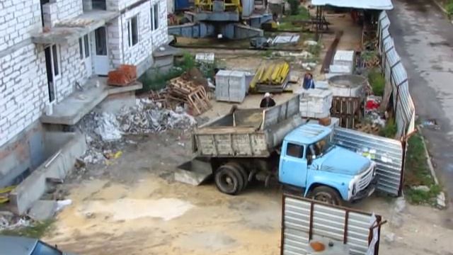 ЗИЛ-130 самосвал, выгрузка бетона смотреть онлайн