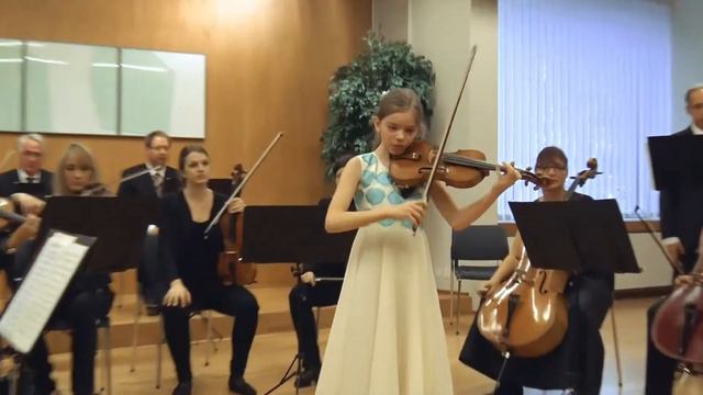 Ilva Eigus (10) plays Mozart Violin Concerto Nr 1 (3mov) with Collegium Cantorum смотреть онлайн
