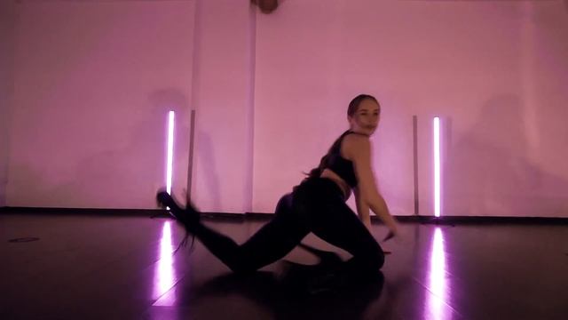 Софа Малахова - STRIP - 13 Dance Studio смотреть онлайн