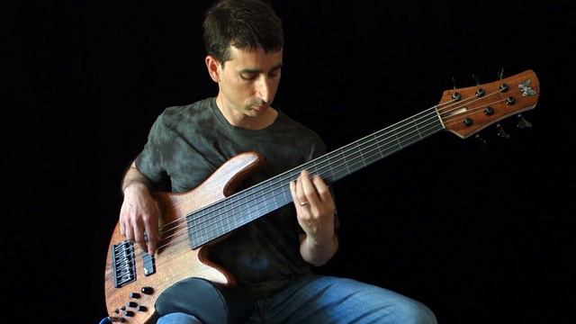 6 String Fretless Bass Solo - 'M31' смотреть онлайн