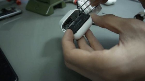 Разбор кейса AirPods (Case Disassembly)