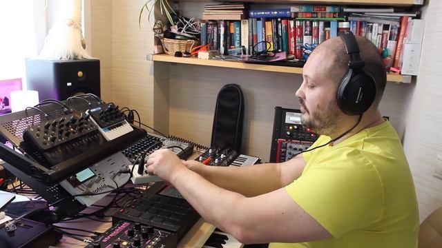 Все о MIDI. MIDI Program в Akai MPC Live. Zoppo MIDI thru box. Битмэйкинг по-русски #9 смотреть онлайн