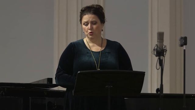 Яна Иванилова - "Тени сизые смесились"/Yana Ivanilova - "Grey shadows mixed up" смотреть онлайн