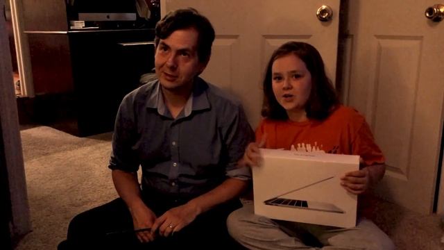 Kaylee Unboxes A 2017 MacBook Pro (#EC40 Day 128)