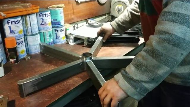 Ремонт компьютерного кресла. Изготовление новой ножки на колесиках. смотреть онлайн