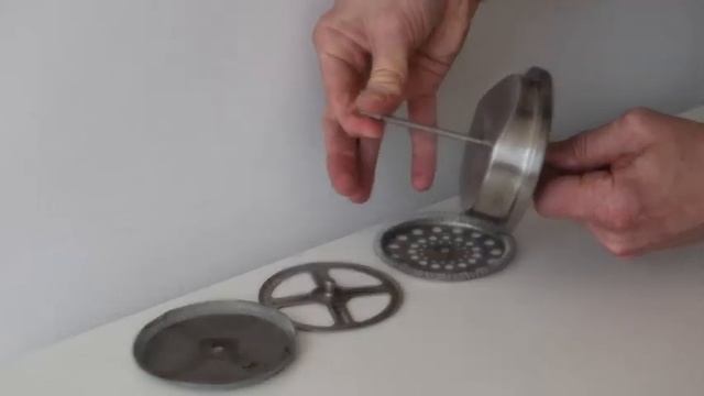 Changing the filter on your Coffee Gator French press смотреть онлайн