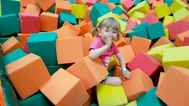 Alena and Pasha Indoor Playground Play Area with Slides & Trampoline смотреть онлайн