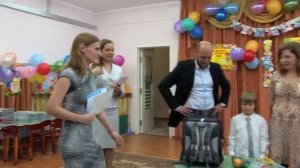 Родители собираю в школу первоклассника