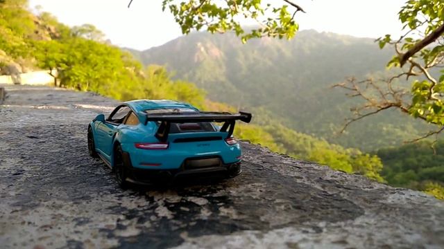 Porsche 911 Gt2rs | 1/36 Kinsmart Diecast | Cinematic Montage смотреть онлайн