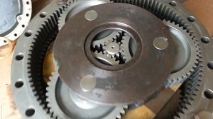 Бортовой редуктор экскаватора komatsu PC300-7, ремонт, сборка