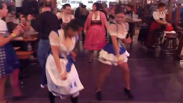 99 Luftballons - Nena Party | GERMAN OKTOBERFEST - Oktoberfest In Deutschland