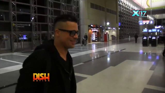 Brad Pitt Rocks a New Hairstyle смотреть онлайн