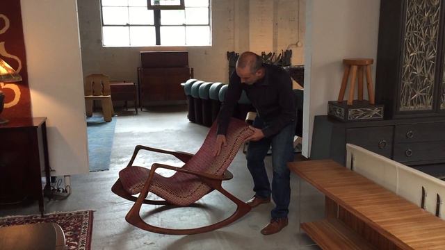 Rago Design Specialist Highlights Vladimir Kagan Rocking Chair смотреть онлайн