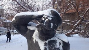 Памятник светофору и гаишнику Прикольные памятники в Новосибирске Достопримечательности Новосибирск