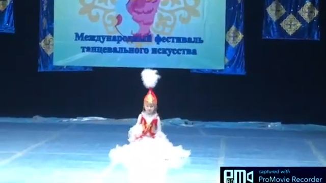 Гаращук Арина 5 лет Казахский танец смотреть онлайн