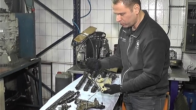 Ремонт бензинового двигателя 4.4 на Range Rover и Discovery 3 смотреть онлайн