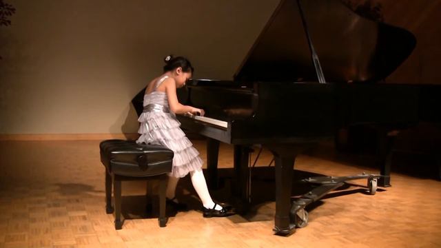 Beatrice (9) plays Moszkowski Pantomime Op 77 No 8 смотреть онлайн