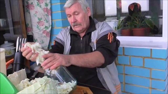 Как быстро засолить капусту. Самый простой способ. смотреть онлайн