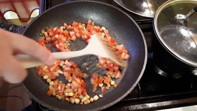 ЯИЧНИЦА С ПОМИДОРОМ И СЫРОМ. БЫСТРЫЙ РЕЦЕПТ. ПРИГОТОВИТЬ СМОЖЕТ КАЖДЫЙ! смотреть онлайн