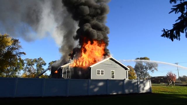 House fire on Batavia Stafford Townline Rd. смотреть онлайн