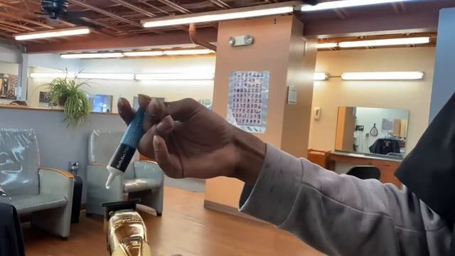 How to Oil Your Clippers / Trimmers | Barber Tips смотреть онлайн