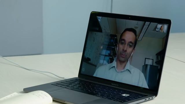 Reporter Explains Brain-to-Brain Gaming in 3 Steps | Reporter's Notebook | WIRED смотреть онлайн