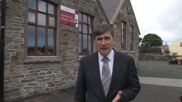 220 children learning through Manx смотреть онлайн