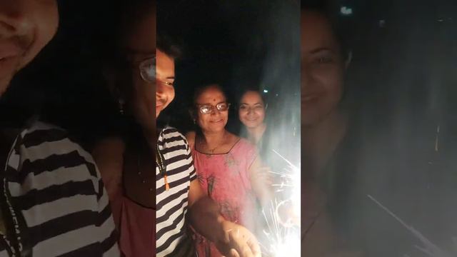 Diwali celebration with family🎊 #crackers #happydiwali #crackersvideos #soma смотреть онлайн