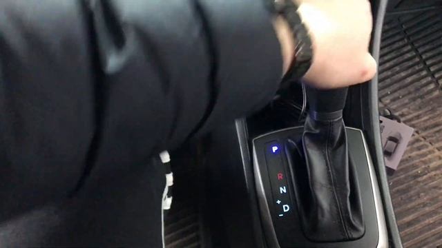 Hyundai Solaris, замок препятствует переключению передач, предотвращает использование, угон авто. смотреть онлайн