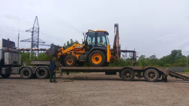 Погрузка экскаватора на трал