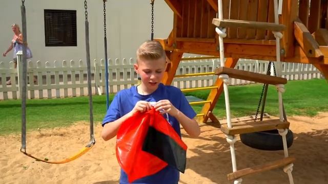БРАТ меня БОИТСЯПочему он так поступилGIANT Boxing gloves against brother смотреть онлайн